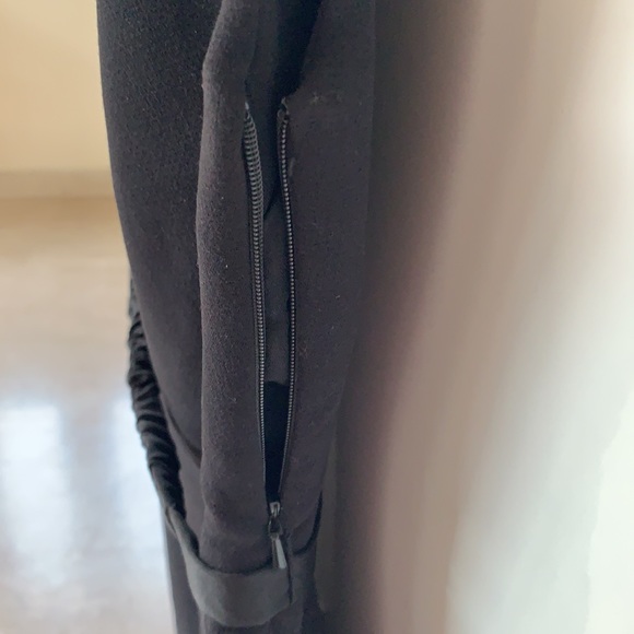 PROMOD Classic Little black dress. knee length. With a satin belt. Zip on side. - Picture 5 of 7